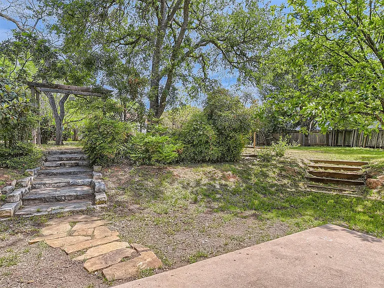 1520 Curameng Cv — Photo 23