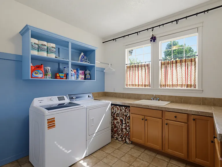 1739 E Pisa St — Photo 14
