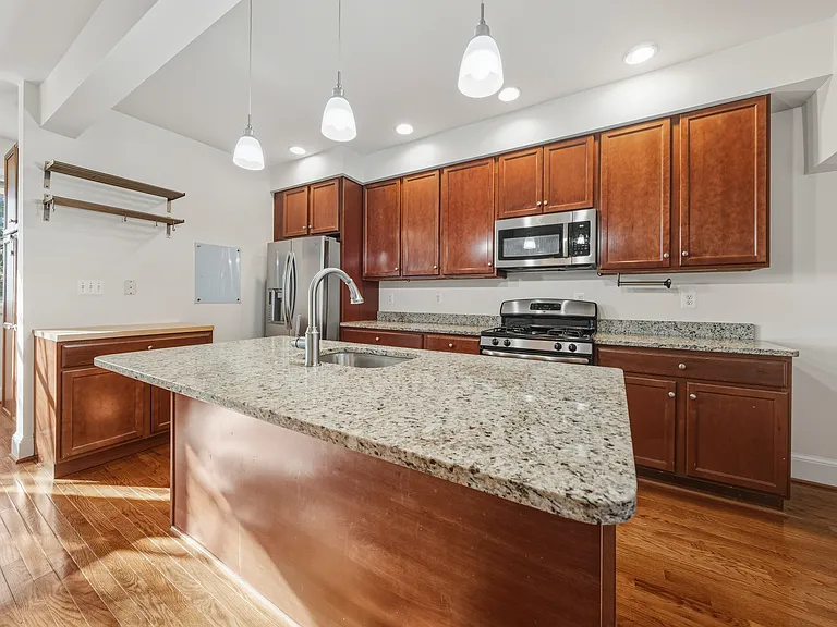 51 Girard St NE — Photo 4