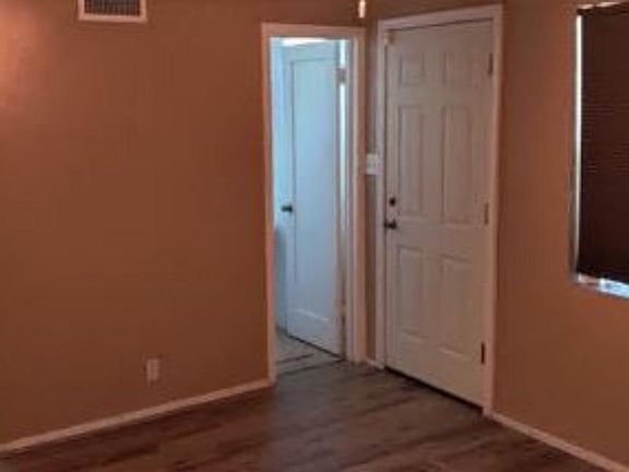 5th image of 2720 E Beverly Dr