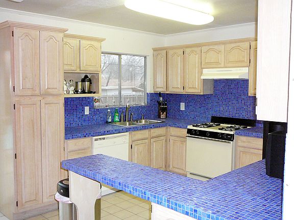 3rd image of 3027 Tawny Oak Dr