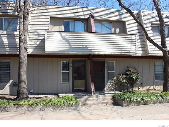 2nd image of 2207 E 67th St Unit 2106