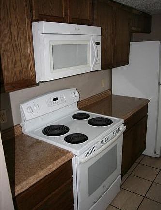 4th image of 6102 Wilderock Dr APT B