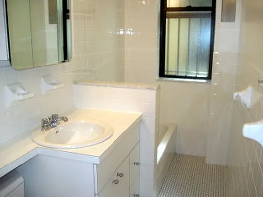Rented by Metropolis Real Estate of Manhattan | media 47