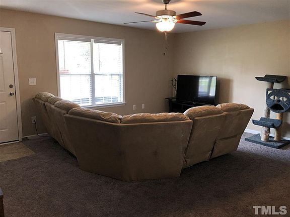 5th image of 245 Christopher Dr