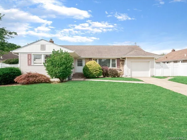 1262 Barberry Road, Wantagh, NY 11793