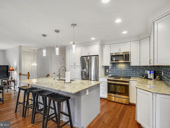 3rd image of 126 Pinecrest Dr