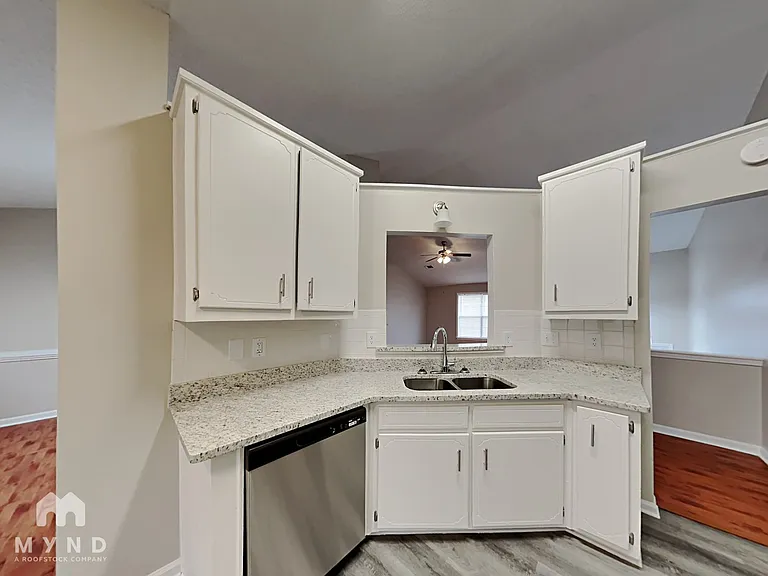 10576 Sourwood Ct — Photo 6