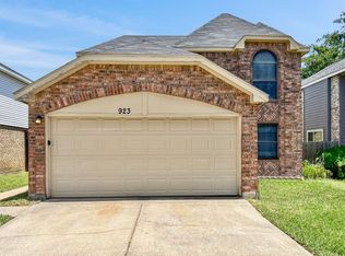923 Azalia Dr, Lewisville, TX 75067