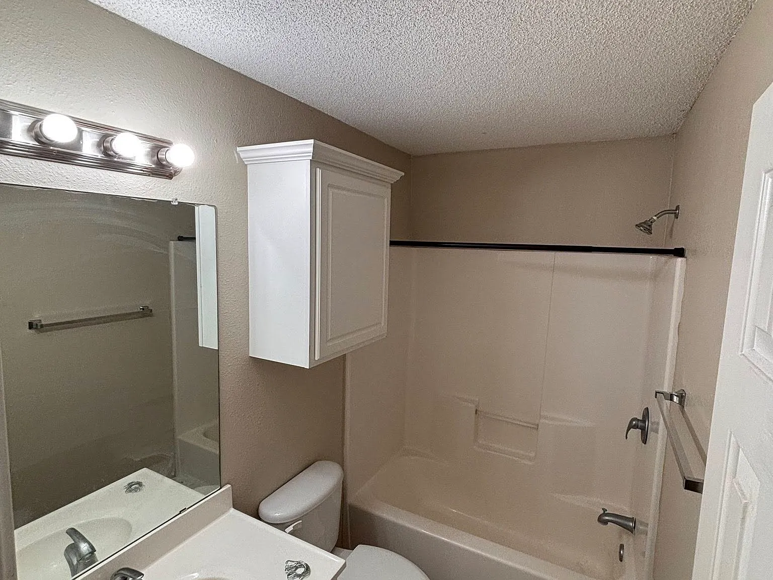 Private Room and Bath in 3/3 Home near TTU for Rent. Available Now — Photo 4