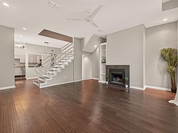 3rd image of 204 Marshall St Unit 3