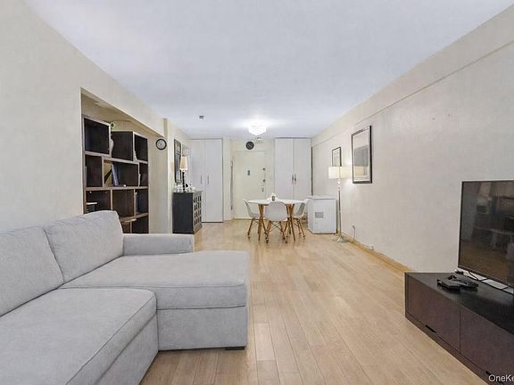 3rd image of 14205 Roosevelt Avenue #339