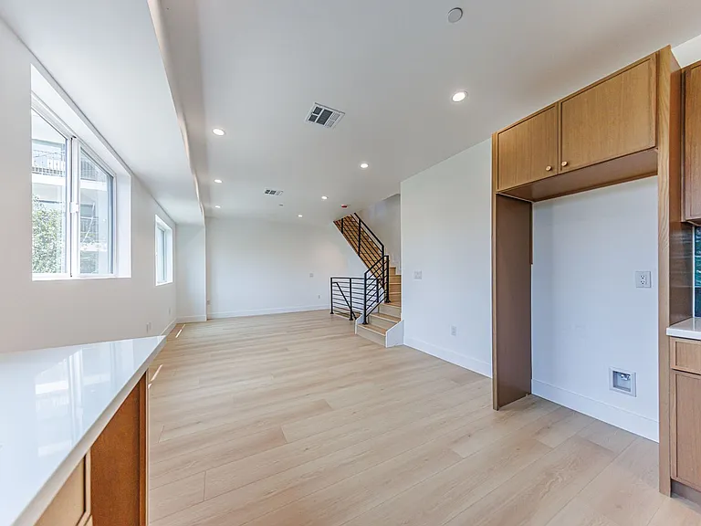 Gorgeous New Townhomes Next To la Cienega Park — Photo 22