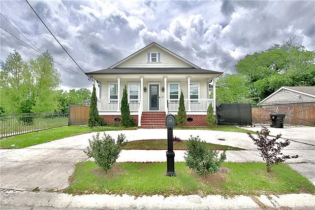 3 bed, 2.5 bath, 1811 sqft, $2,200 — Photo 1