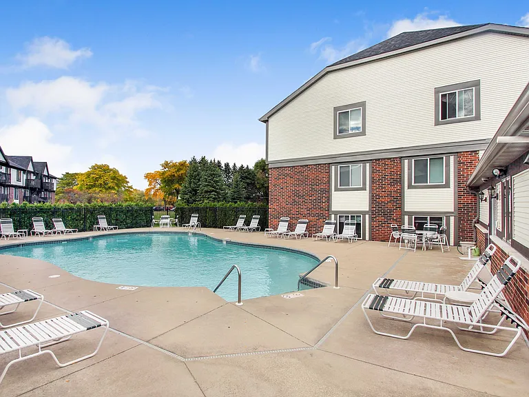 Creekwood Apartments Sparkling Outdoor Pool