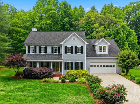 1032 30th Avenue Ln NE, Hickory, NC 28601