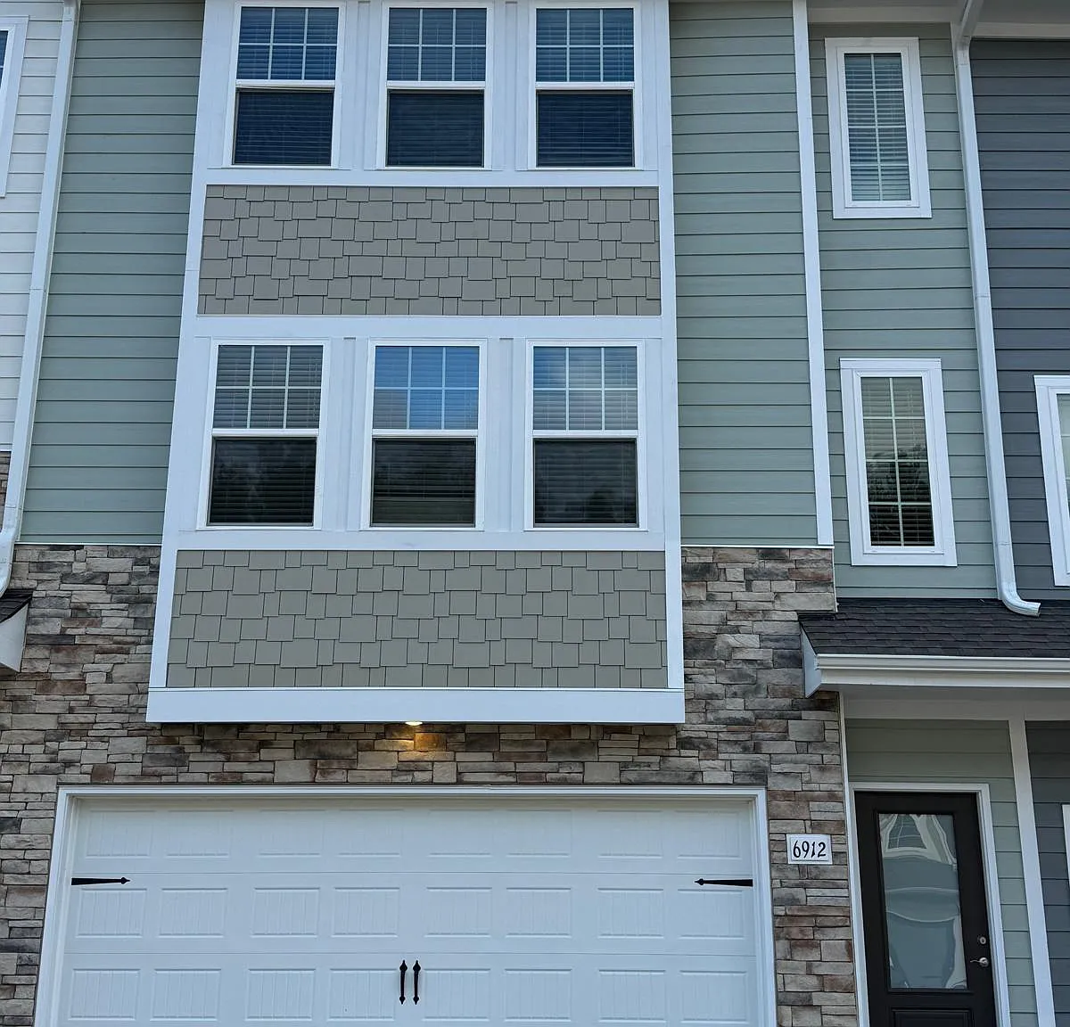 3 bed, 2.5 bath, 2172 sqft, $2,175 — Photo 1