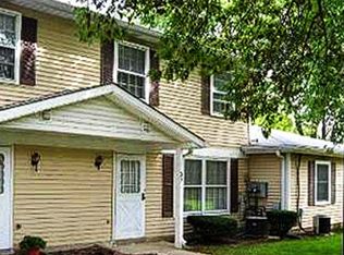 35 Wildwood Ln #G, Bolingbrook, IL 60440