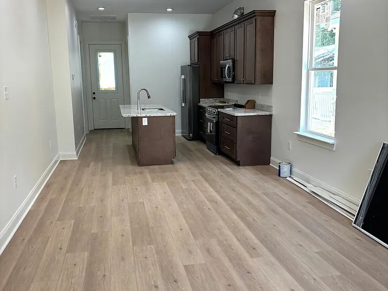 504 E 34th Ave — Photo 3