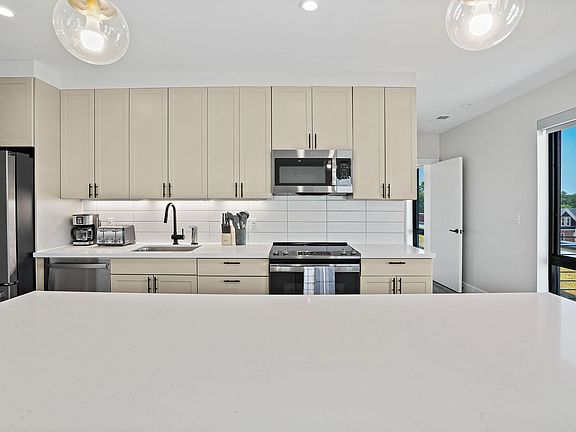 4th image of 225 Vine St NW #2967CB766