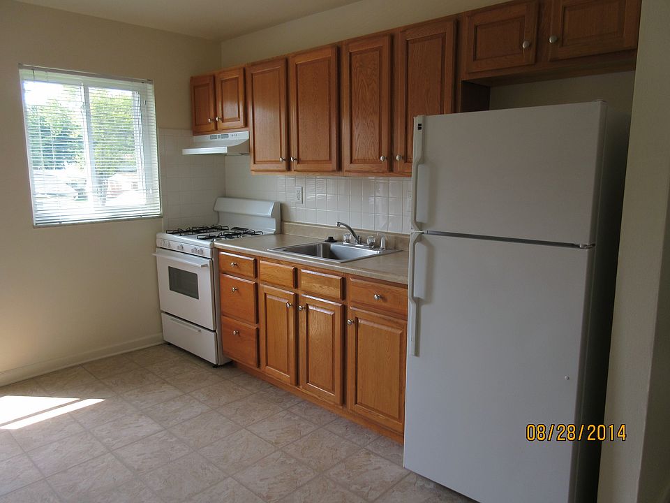 Large, eat in kitchen