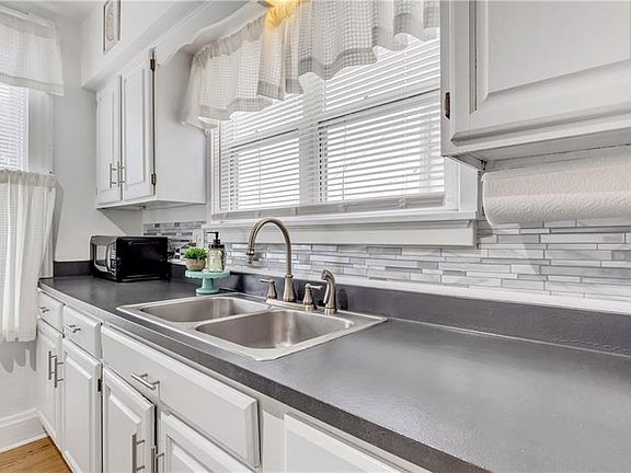 5th image of 519 Chestnut St