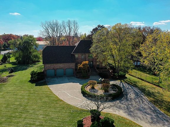 3rd image of 16W451 Hillside Ln