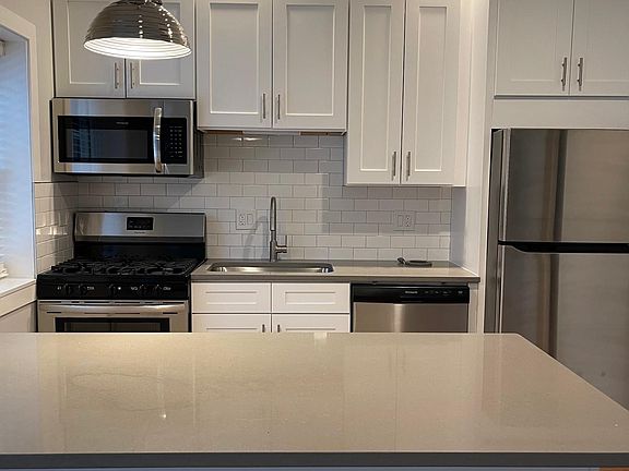2nd image of 354 W Dickens Ave #V704ks848
