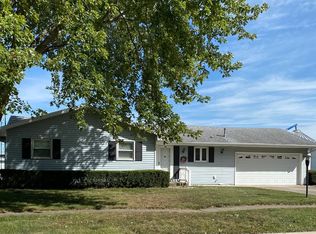 108 Rhine Blvd, Arthur, IL 61911