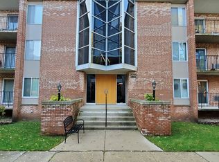 1001 N Mill St APT 210, Naperville, IL 60563