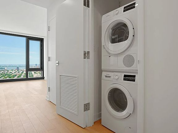 5th image of 18 6th Ave APT 4501