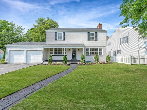 7 Rutland Avenue, Rockville Centre, NY 11570