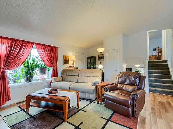 b Living Room (0).jpg