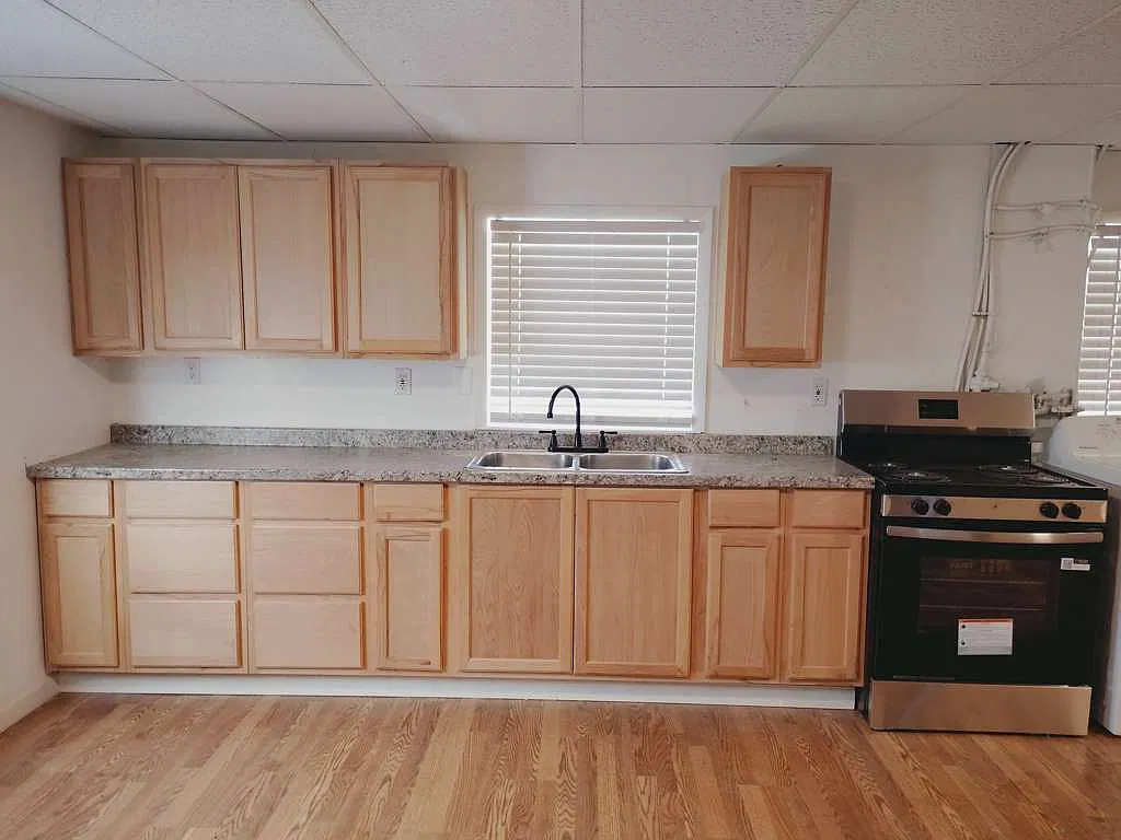 2 bed, 770 sqft, $1,075 — Photo 3