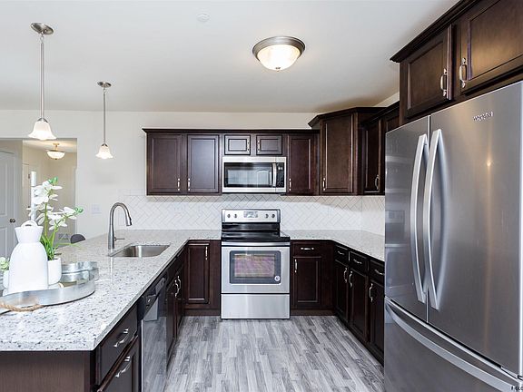 3rd image of 2103 Stonebridge Dr