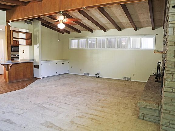 3rd image of 1015 Sandia Dr