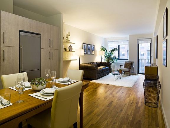 3rd image of 101 W 15th St APT 528