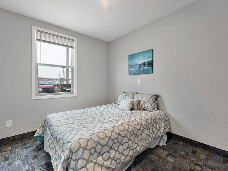 154 E Broadway St — Photo 19