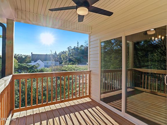 5th image of 2806 Greenway Dr