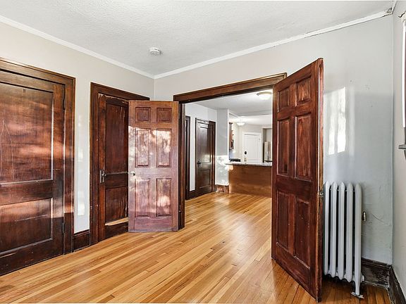4th image of 422 Pierce St N APT 2