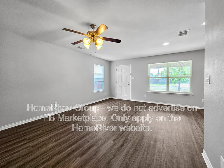 1332 Driess St — Photo 5