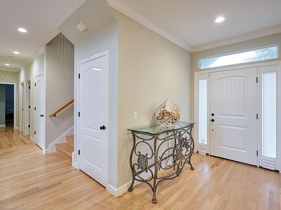 4th image of 241 Cortez Ave