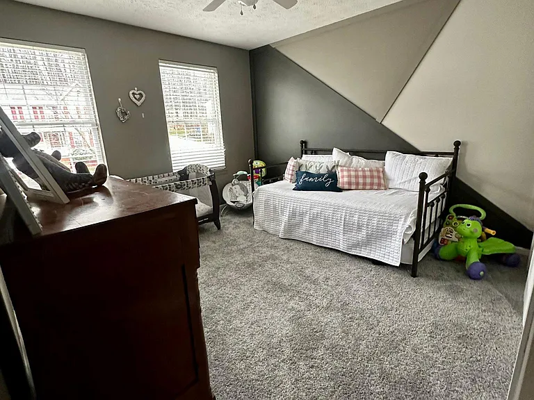 540 Juniper Ct — Photo 24