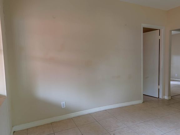 4th image of 1130 Van Buren St #1
