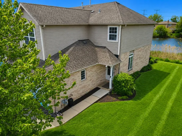 698 N Western Ln, Addison, IL 60101