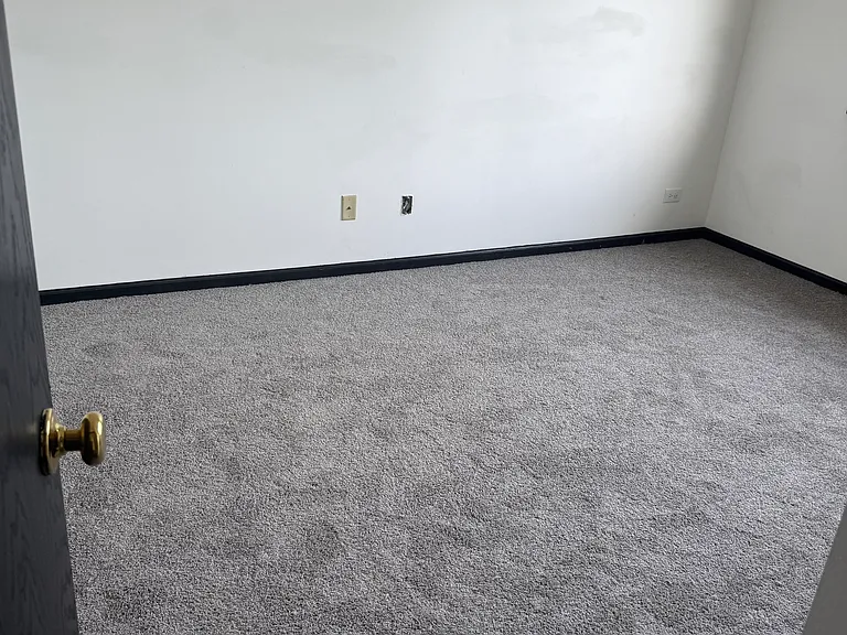 1041 Woodview Ct — Photo 9