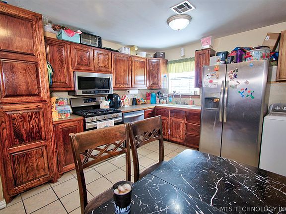 5th image of 2025 Robison St