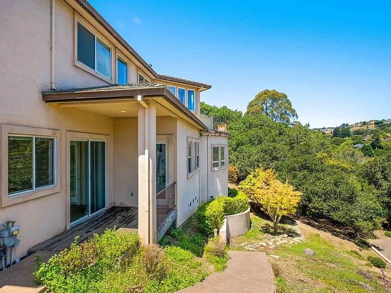 10 Warrens Way — Photo 35