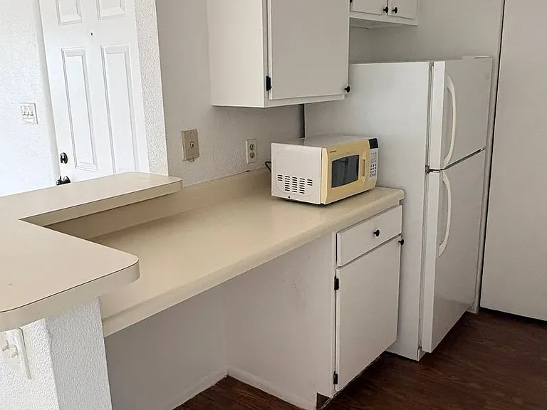 2855 Winkler Ave #120 — Photo 5