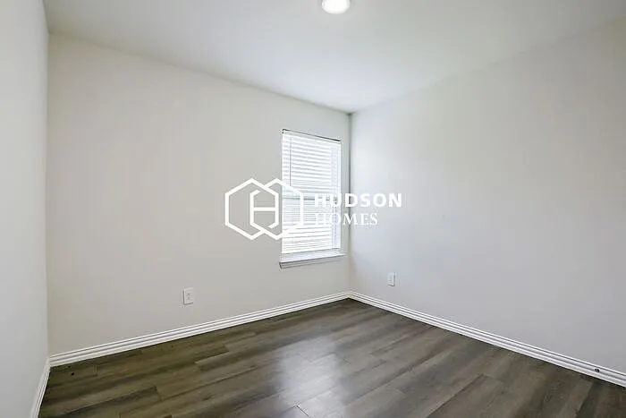 819 S Sutton St — Photo 9